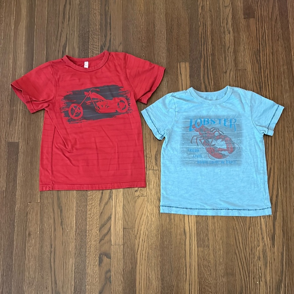 Lot of 2 boys T-Shirts, graphic design, distressed size 4/5